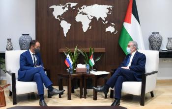 رئيس الوزراء محمد اشتية خلال استقباله وزير خارجية سلوفينا