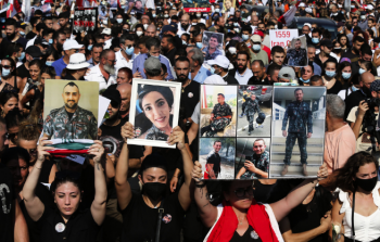 صورة من مظاهرات أمس خرج اللبنانين في ذكرى مرور عام على انفجار مرفأ بيروت