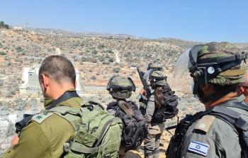 عناصر الجيش والشرطة الاسرائيلية قرب بؤرة أفيتار