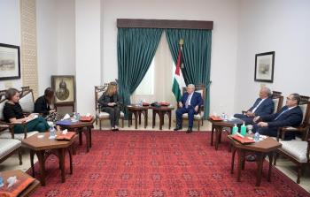 الرئيس عباس يستقبل القنصل العام البريطاني الجديد