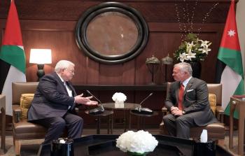 الرئيس عباس يصل عمان ويجتمع مع العاهل الأردني