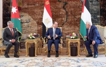 الرئيس المصري والرئيس الفلسطيني وملك الاردن في القاهرة
