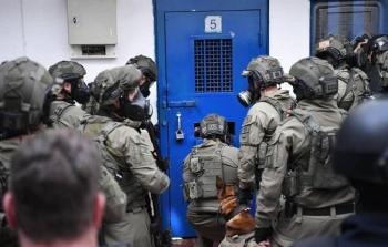 عمليات القمع في السجون الإسرائيلية.jpg
