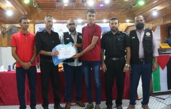 شباب الأمة والدفاع المدني الفلسطيني يخرجان (3) دورات منقذ شواطئ بحرية