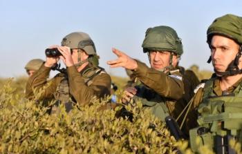أفيف كوخافي خلال تواجده على حدود قطاع غزة
