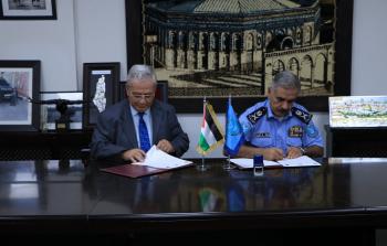 الشرطة وجامعة القدس المفتوحة توقعان مذكرة تعاون وتفاهم