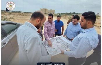 الأشغال بغزة تُسلم لجنة الإعمار المصرية مواقع المدن المقرر إقامتها في القطاع