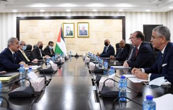 لقاء جمع محمد اشتية، برئيس مجموعة البنك الدولي ديفيد مالباس