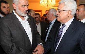 الرئيس الفلسطيني محمود عباس ورئيس المكتب السياسي لحركة حماس اسماعيل هنية - ارشيف