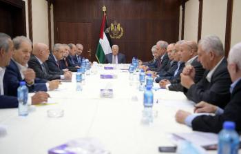 الرئيس محمود عباس خلال ترؤسه اجتماع اللجنة التنفيذية لمنظمة التحرير الفلسطينية (عدسة: ثائر غنايم)