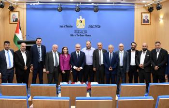 رئيس الوزراء محمد اشتية يستقبل وفدا من نقابة المهندسين