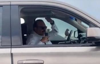 تواضع الأمير تركي بن طلال في مساعدته لمواطن سعودي