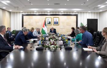 تفاصيل اجتماع اشتية بوفد من أعضاء الكونغرس الأمريكي