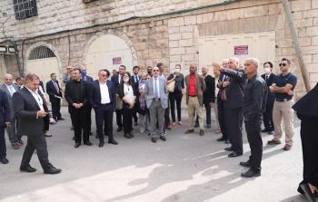 الاحتلال يمنع دبلوماسيين دوليين من دخول شارع الشهداء في الخليل