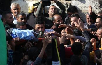 جماهير غفيرة تشيع جثمان الشـهـيـد 