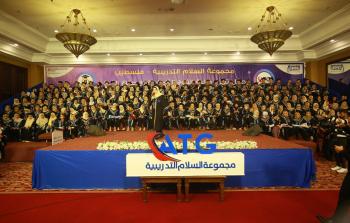 مجموعة السلام التدريبية تنظم حفل تخريج الفوج الثامن (صناع الغد) لبرنامج كامبردج للغة الانجليزية