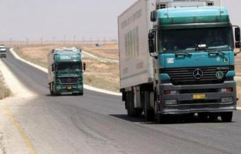 شاحنات مساعدات أردنية تدخل الى غزة عبر جسر اللنبي