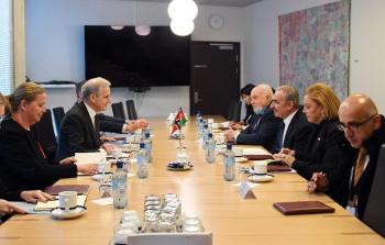 لقاء اشتية مع نظيره النرويجي