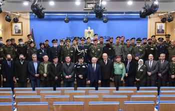 رئيس الوزراء، وزير الداخلية محمد اشتية، خلال تكريم 34 ضابطا وضابط صف من أبناء المؤسسة الأمنية