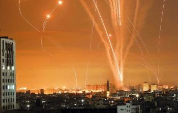صواريخ من كتائب القسام تعلن قصف تل أبيب برشقة صاروخية.jpg