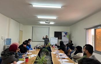 فلسطينيات تعقد تدريبًا لطلبة المناظرات حول البحث العلمي