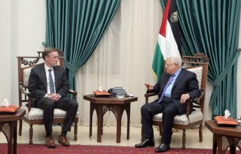 الرئيس عباس خلال الاجتماع مع مستشار الأمن القومي الامريكي