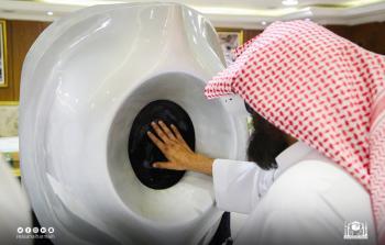 السعودية تمكن زائري الحرم من لمس الحجر الأسود افتراضيا عبر تقنية الـVR