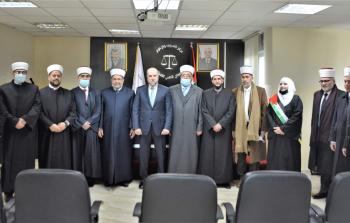 خمسة قضاة شرعيين جدد يؤدون اليمين القانونية أمام قاضي قضاة فلسطين