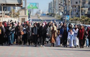 تنفيذ مسير رياضي نسوي على شاطئ بحر غزة لمسافة 2 كم