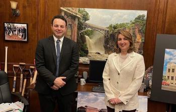 رئيس بلدية باترسون بولاية نيوجيرزي الأميركية اندريه صايغ و الفلسطينية زوريا عمار