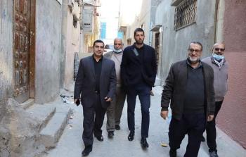 المستشار السياسي للقنصلية الفرنسية في جولة بمخيم الشاطئ في غزة