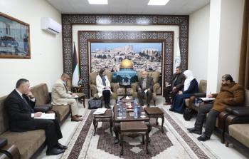 بحر يستقبل مديرة مكتب الصليب الأحمر بغزة