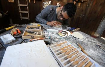 الهندي فنان تشكيلي يوظف القضية الفلسطينية بأعماله الفنية المنحوتة