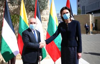 لقاء رئيس الوزراء محمد اشتية برئيسة برلمان ليتوانيا فيكتوريا أوميليتو نيلسن