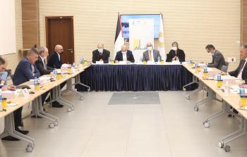 محافظ سلطة النقد يفتتح  أول اجتماع للجنة التوجيهية الخاصة بـ 