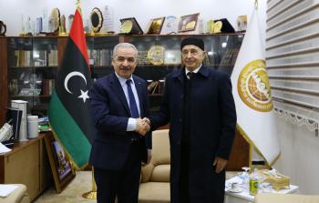 محمد اشتية يلتقي عقيلة صالح في ليبيا