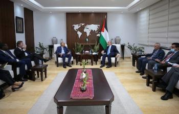 رئيس الوزراء الفلسطيني محمد اشتية يلتقي مع وفد من الإدارة الاقليمية للبنك الدولي