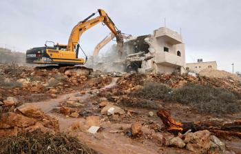 جرافات قوات الاحتلال الإسرائيلي تهدم منازل المواطنين الفلسطينيين