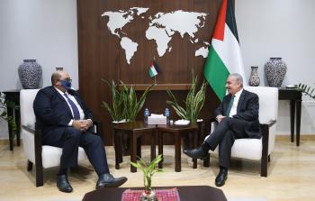 اشتية مع سفير جنوب أفريقيا الجديد