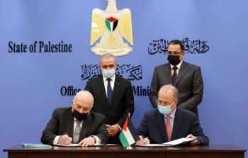 الحكومة الفلسطينية توقّع اتفاقية موافقة وضمان إنشاء محطة توليد طاقة كهربائية