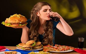 أسباب عدم زيادة وزن بعض الأشخاص رغم تناول الكثير من المأكولات