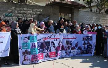 المطالبة بمواصلة النضال للإفراج الفوري عن الأسيرات والأسرى من سجون الاحتلال