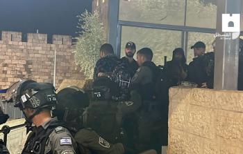 الاحتلال يعتقل 5 شبان من منطقة باب العمود في القدس