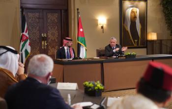 ملك الأردن خلال استقباله أعضاء اللجنة الوزارية العربية