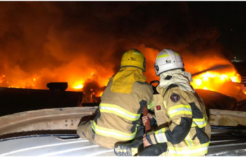 حريق ضخم في سكراب ميناء عبدالله التابع لحجز البلدية