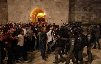 خلال الموجهات مع الاحتلال في القدس الليلة (تصوير وفا)