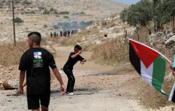 مواجهات بين الشبان وجنود الاحتلال خلال مسيرة مناهضة للاستيطان في بيت دجن شرق نابلس