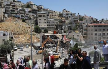 قوات الاحتلال تعتدي على الأهالي خلال هدم بناية عائلة الرجبي في بلدة سلوان بالقدس