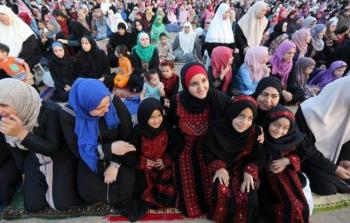 أطفال أثناء صلاة عيد الأضحى المبارك