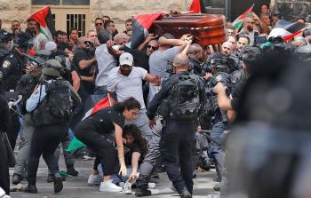 اعتداء الشرطة الاسرائيلية على جنازة شيرين ابو عاقلة في القدس